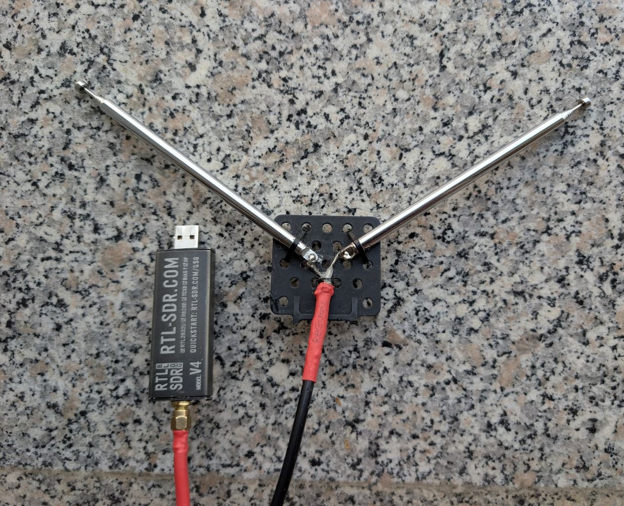 RTL-SDR and V-dipole antenna setup